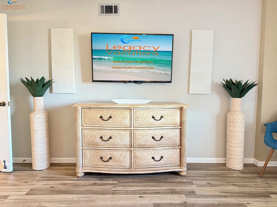 Surf Dweller #408 Guest Bedroom Full / Full Beds