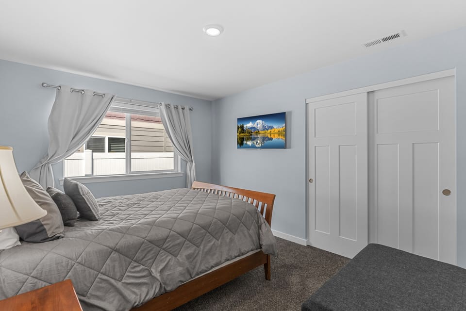 Queen size Bed