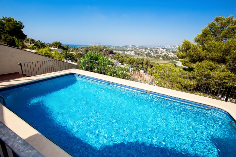Pool is 4x8meters, 2m deep