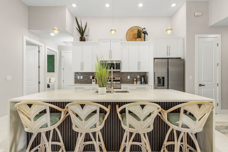 Fully stocked kitchen. Ninja Keurig with coffee provided.