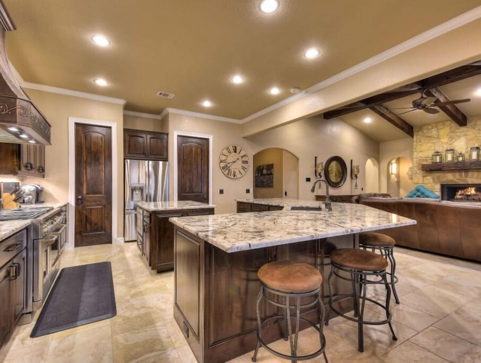 Breakfast bar and kitchen island