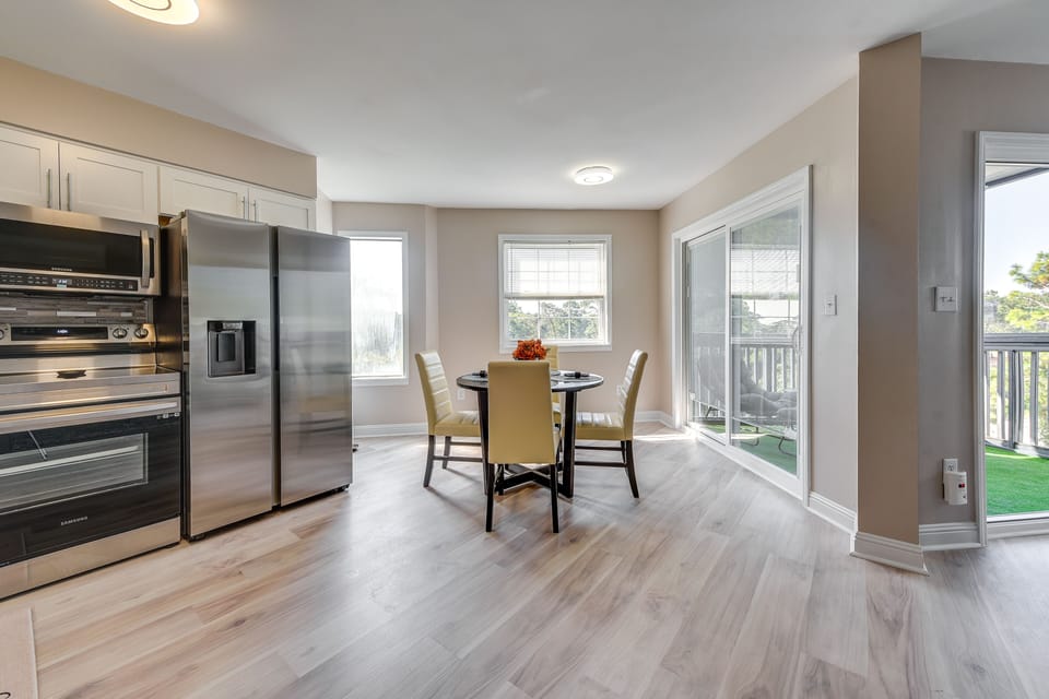 Dining Area | Dishware Provided