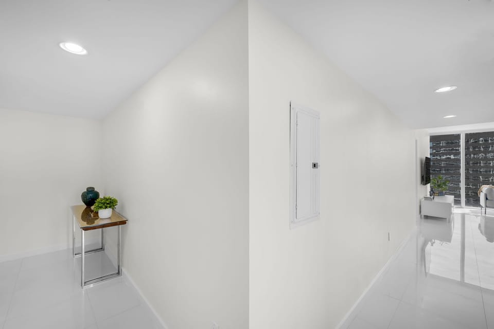 Entrance & hallway 