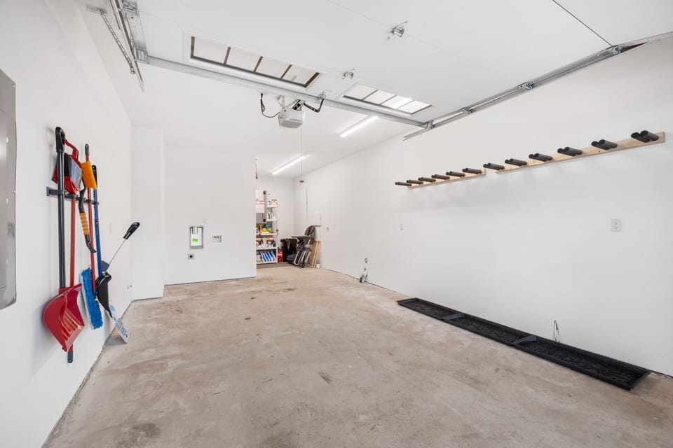 Single Car Garage | Heated | Ski/Snowboard racks