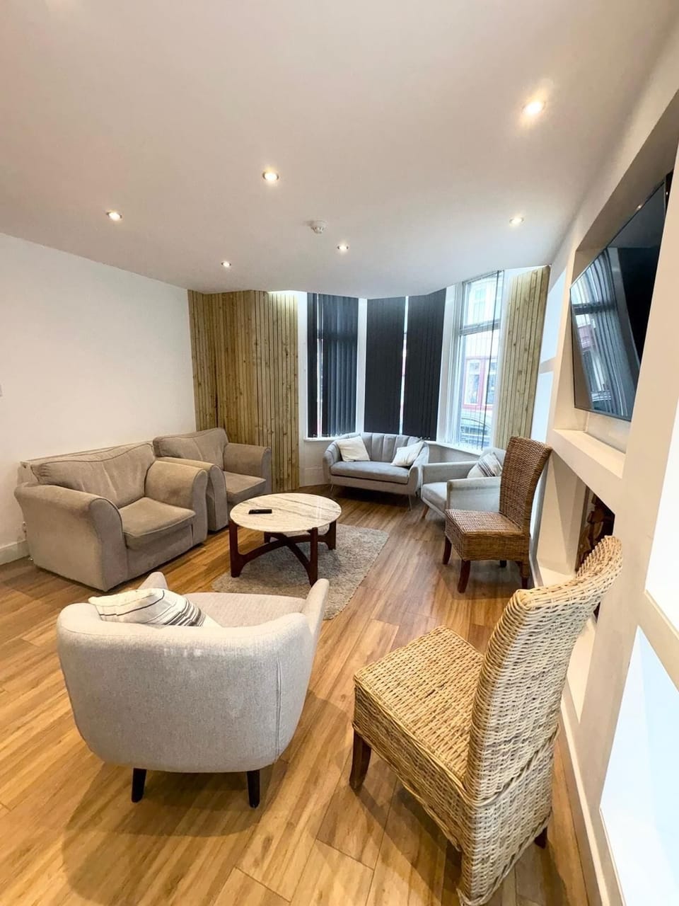 Living room with TV, perfect place to socialise