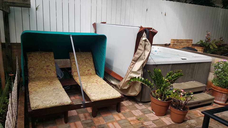 Outdoor spa tub