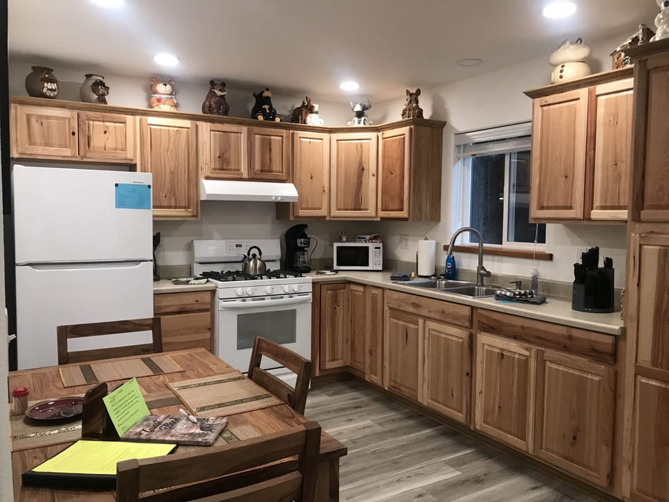 SPACIOUS KITCHEN ALL NEW APPLIANCES