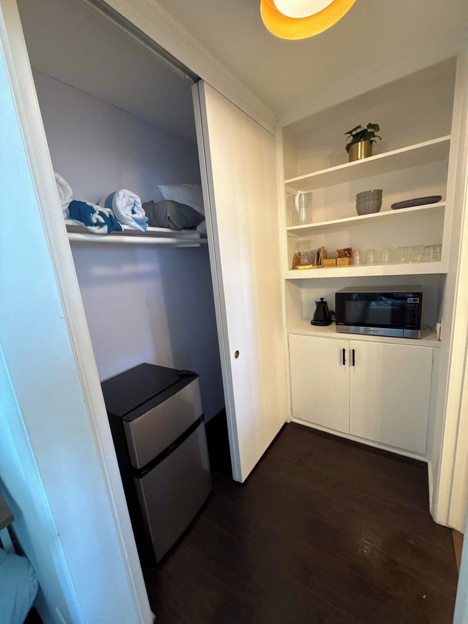 Enjoy the convenience of a kitchenette area, complete with a mini-fridge, microwave, and organized shelving to make your stay feel just like home.
