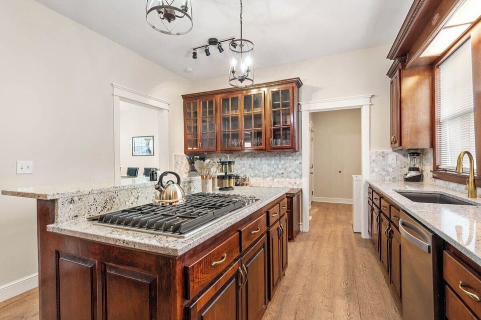 High end fully stocked kitchen with island