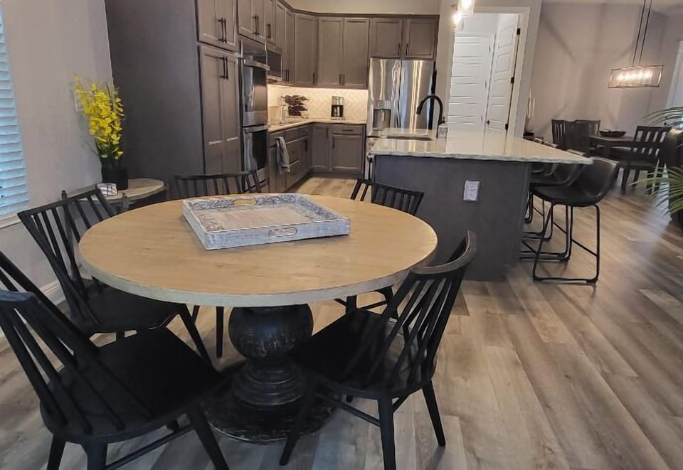 Dining & Kitchen