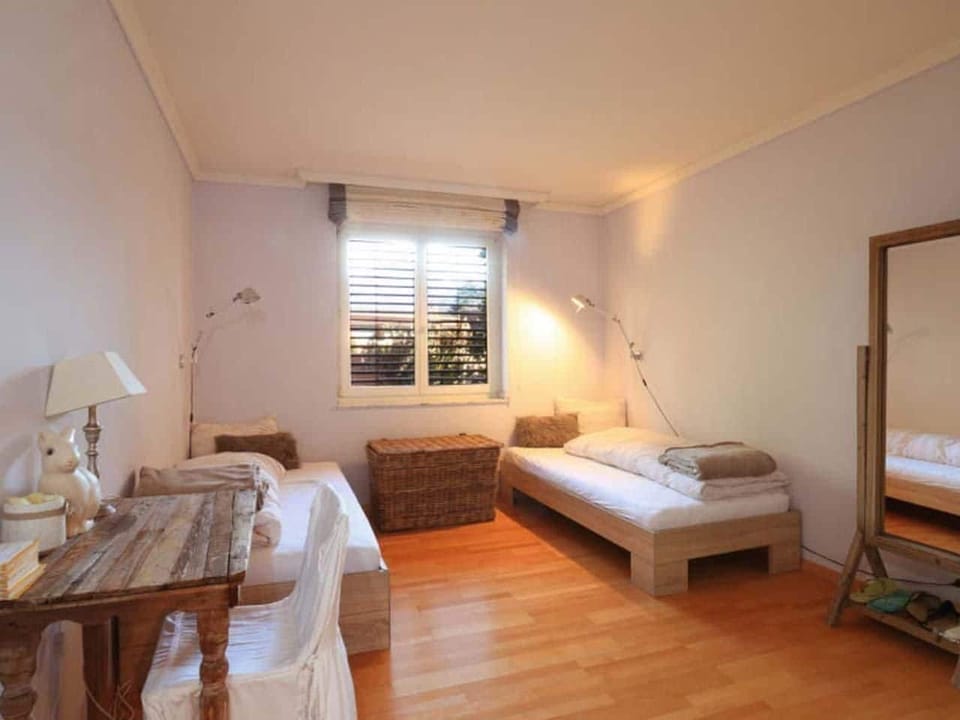 Twin bedroom on the main floor. 