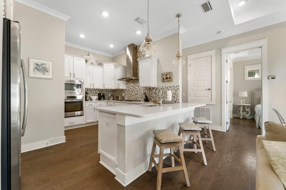 Kitchen with Breakfast Bar