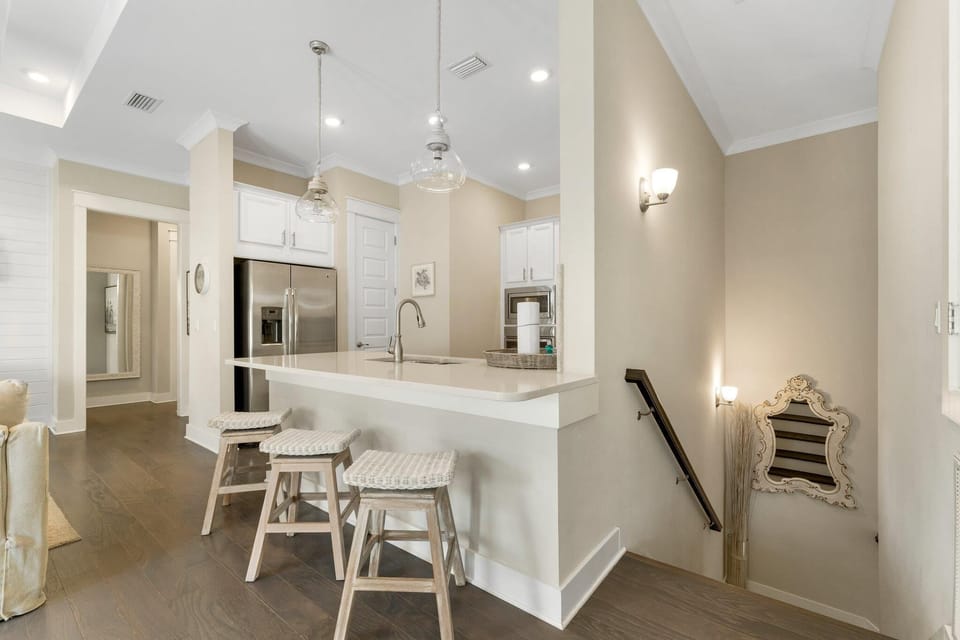 Kitchen with Breakfast Bar