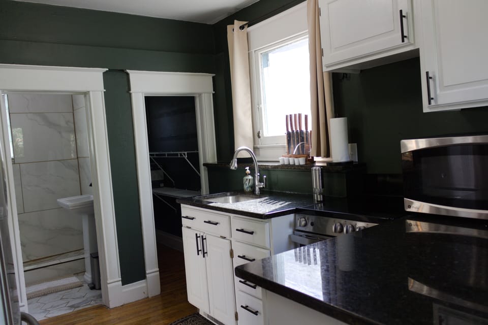 Full Kitchen 