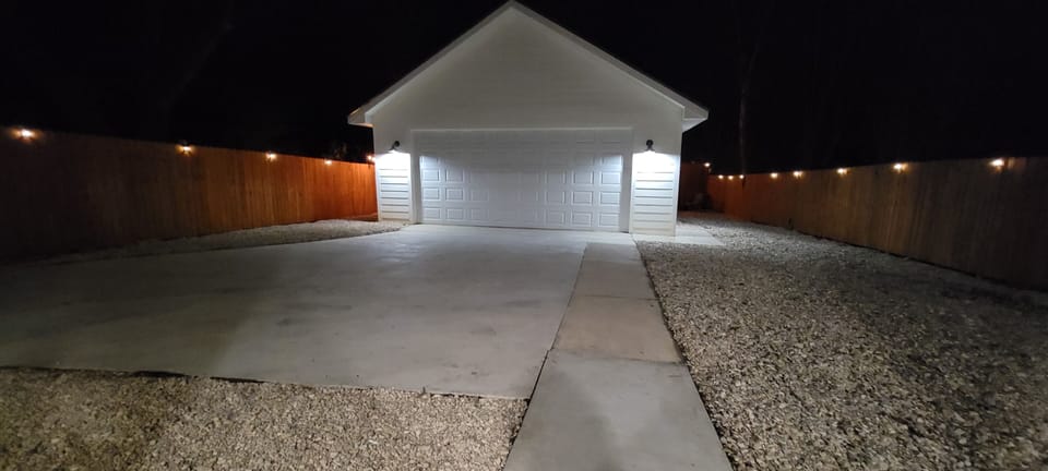 garage/ game room no ac/heat
