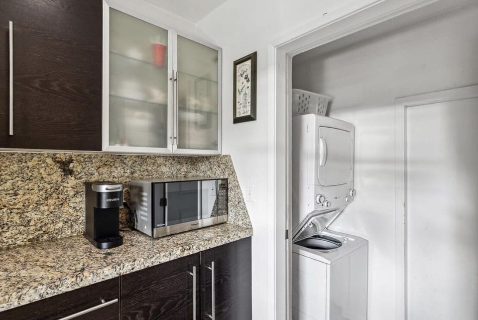 Washer and dryer off the kitchen