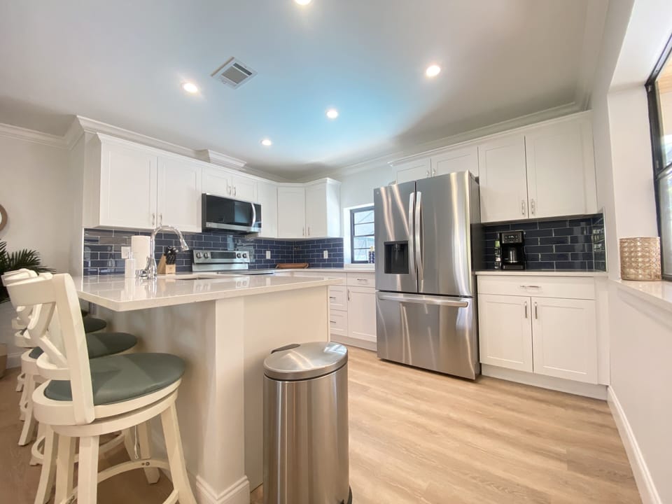 The kitchen has all you need to prepare a delicious meal