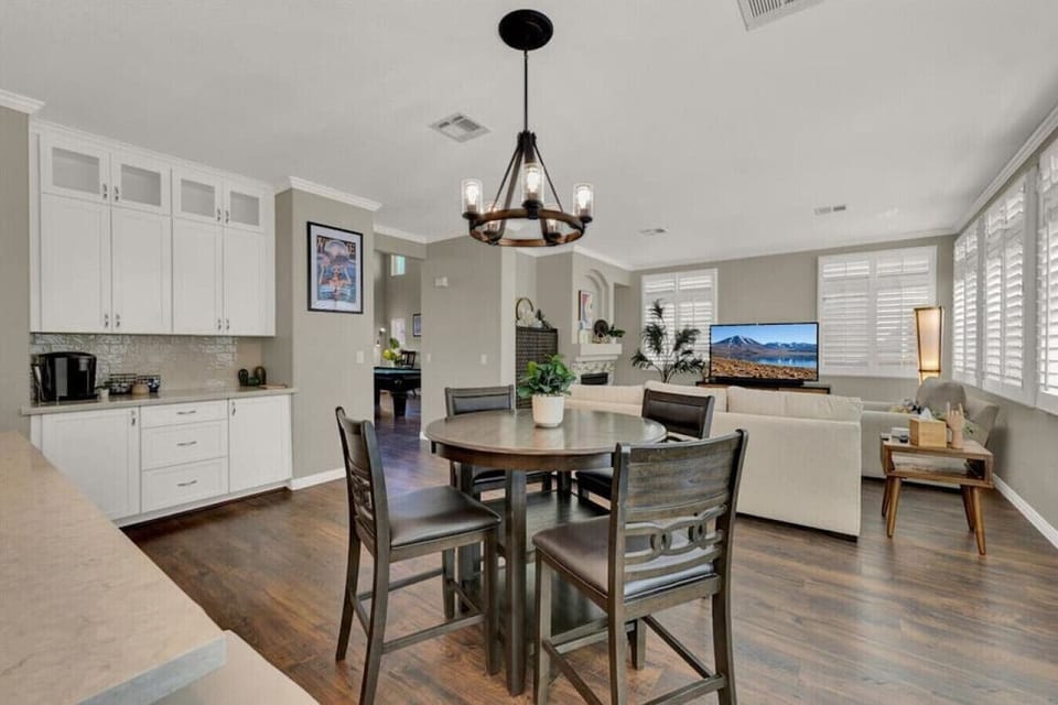 Fine Dining Oasis: Your Ideal Dining Area