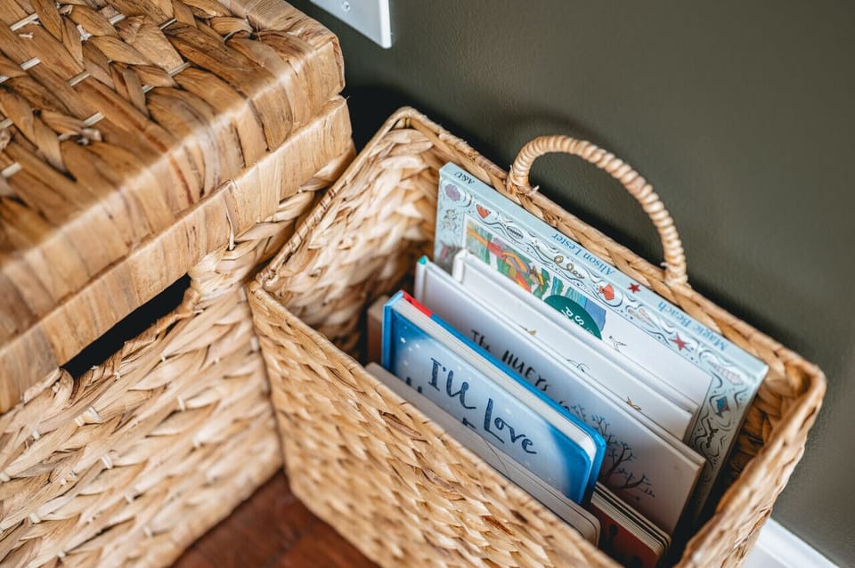 Baskets full of fun stories for little readers 📚🧸