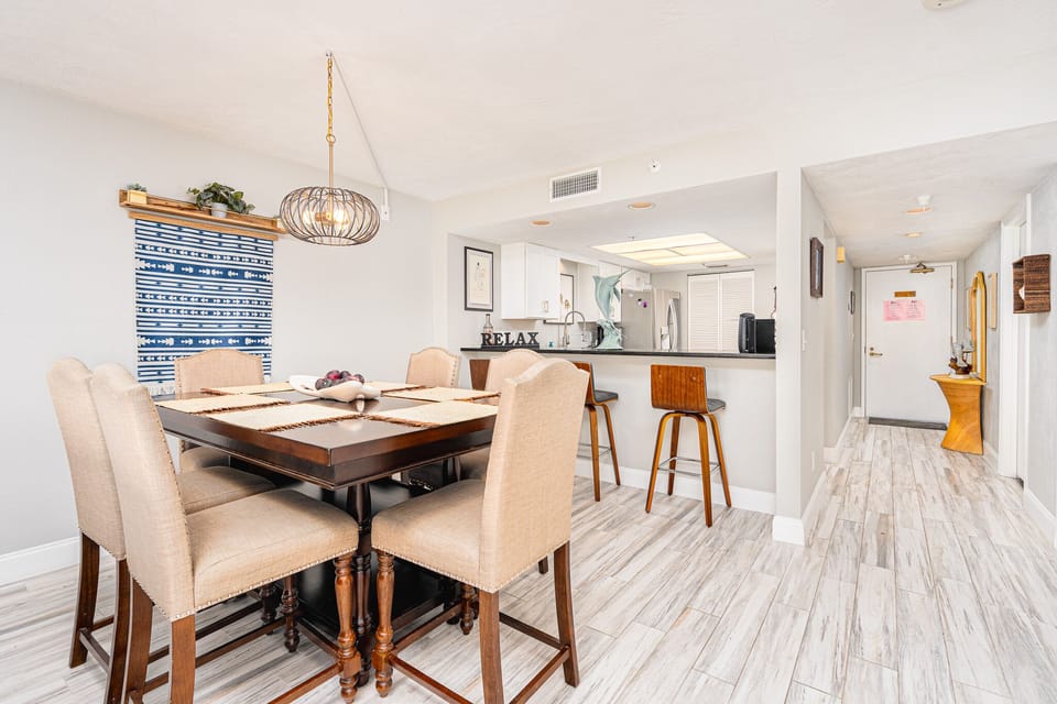 Dining table seats 6 plus 3 adjacent barstools