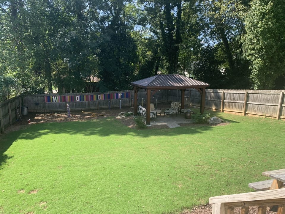 lovely backyard, fenced, pet friendly