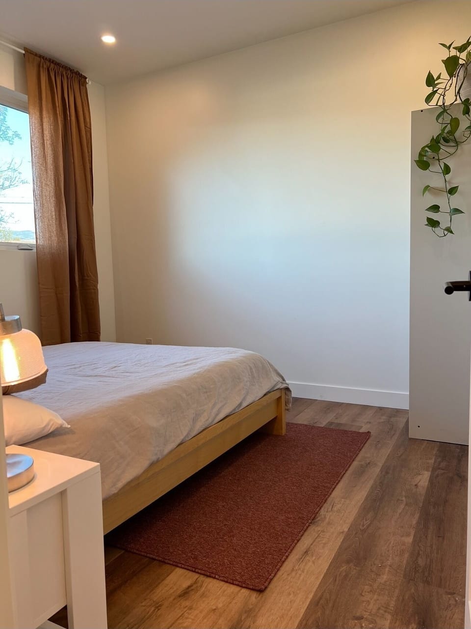 Bedroom 2, queen bed