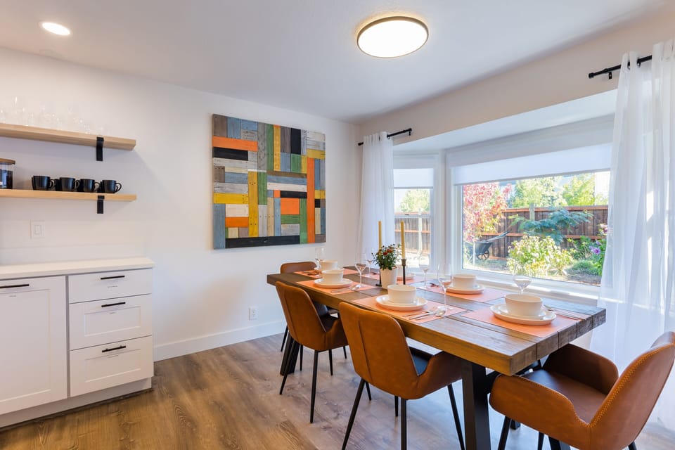 Dining 
Teak table seats 6-8 