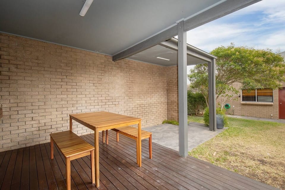 When you're not out across the road at the beach, enjoy some quiet alfresco leisure out the back deck with your morning coffee.