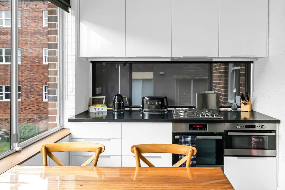 The streamlined kitchen offers everything you need to cook at home.

