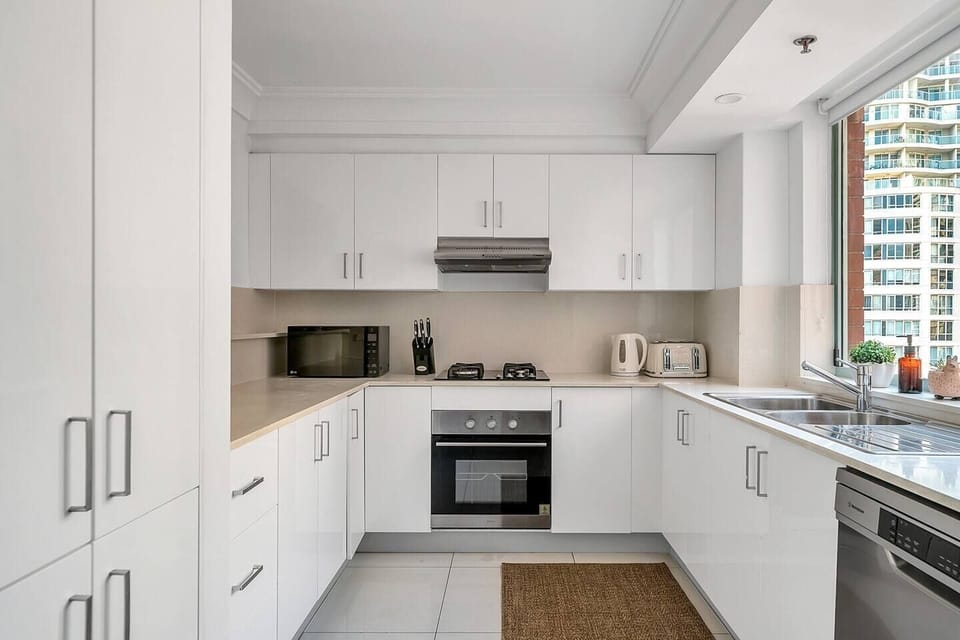 Enjoy cooking in the kitchen with wrap around bench space and  modern appliances. 