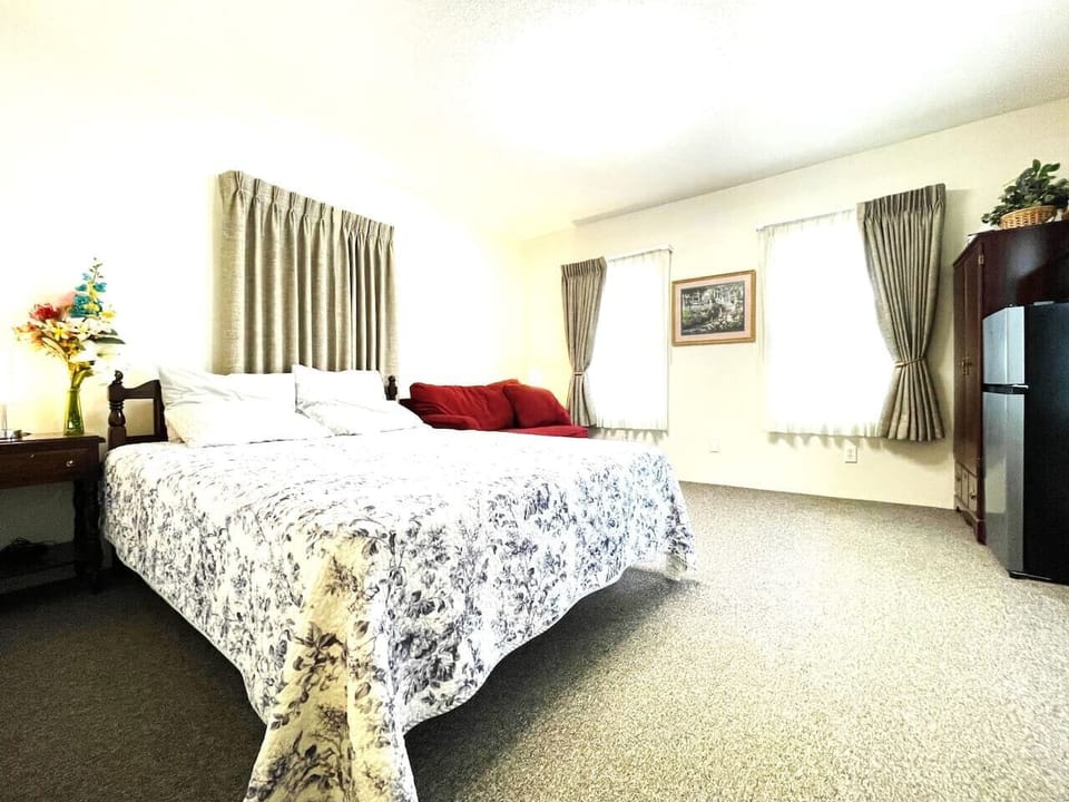 Comfortable, Quiet Room