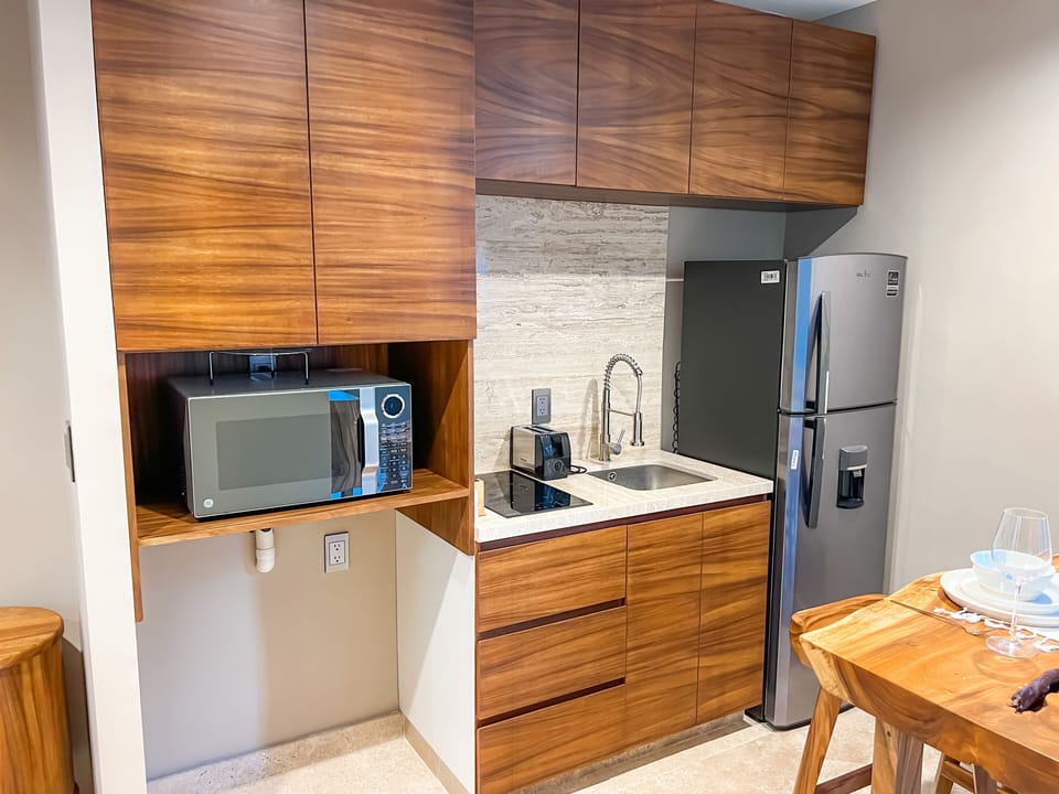 Full kitchen