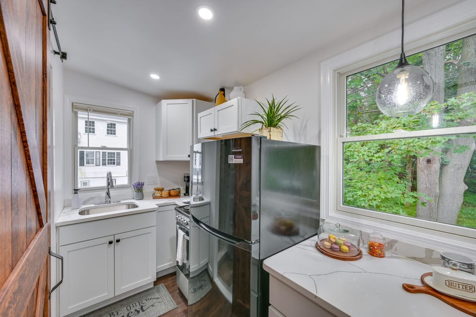 Kitchen | Stove/Oven | Refrigerator