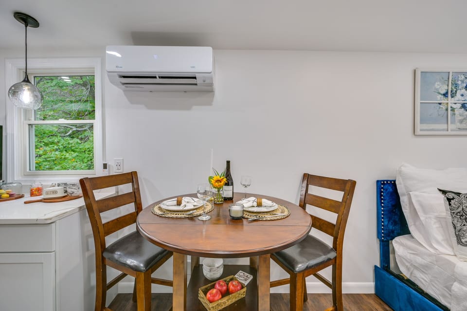 Dining Area | Open Floor Plan | Central A/C & Heating | Free WiFi