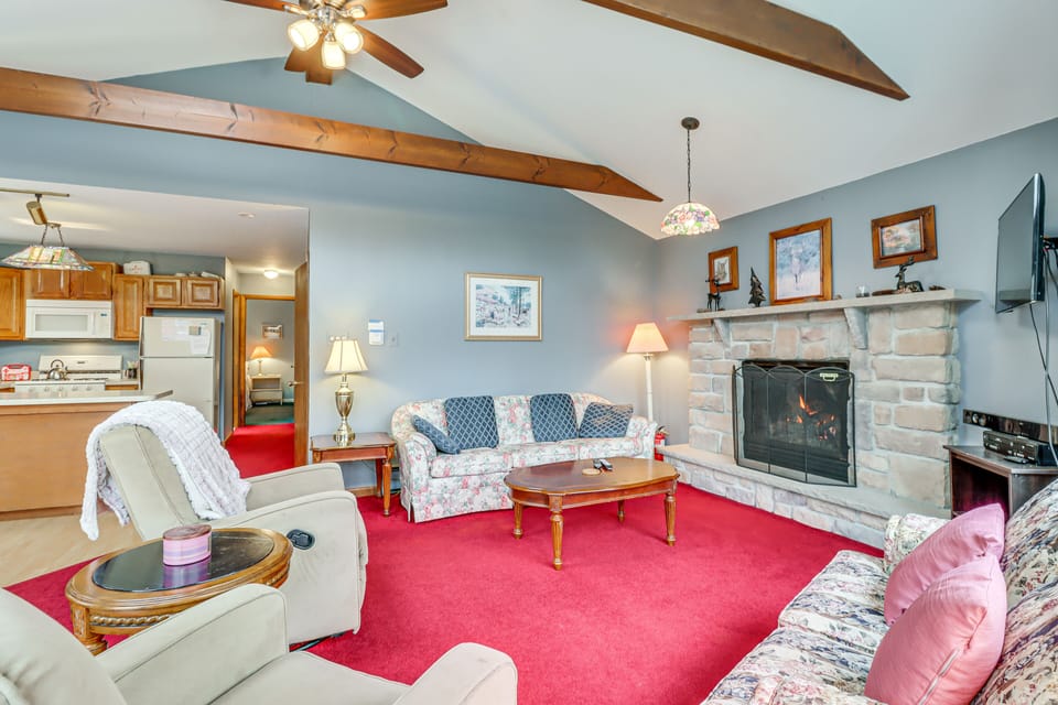 Living Room | Free WiFi | Gas Fireplace