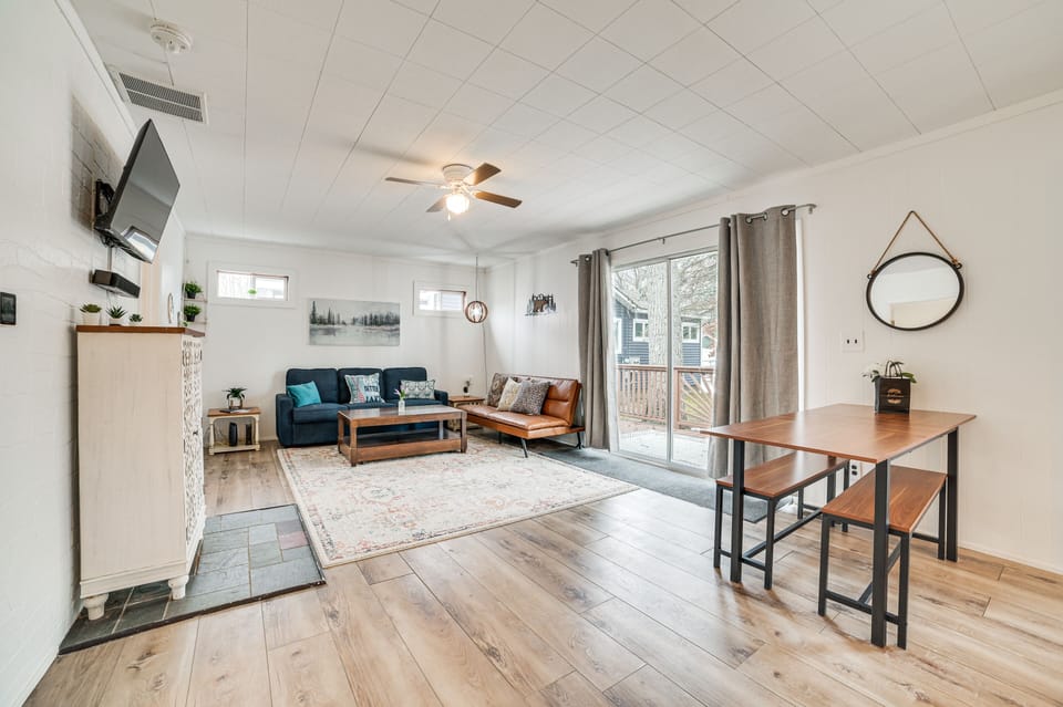 Living Room | Free WiFi | Smart TV | Central A/C + Heating
