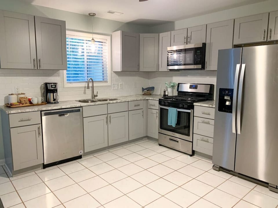 Did we mention the apartment is newly renovated? All new appliances, gas range, and marble countertops!