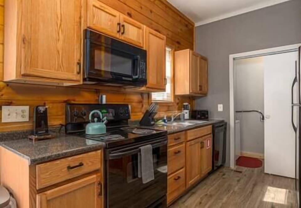 Fully equipped kitchen to make a homemade meal.