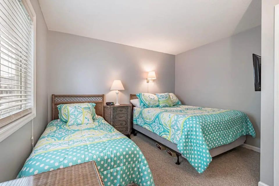3rd/corner bedroom - Queen + twin, wall-mounted 40" Roku/Smart TV