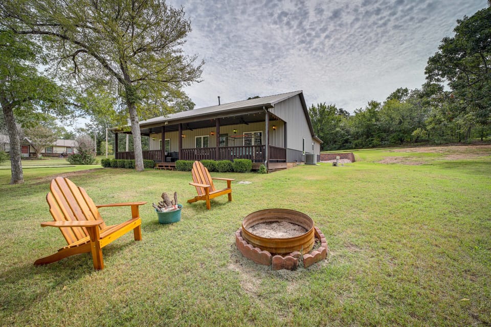 Checotah Vacation Rental | 3BR | 2BA | 1,400 Sq Ft | Step-Free Entry