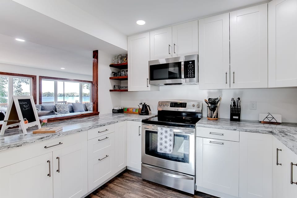 The kitchen has a wide open view of the living room w/ beautiful lake views.