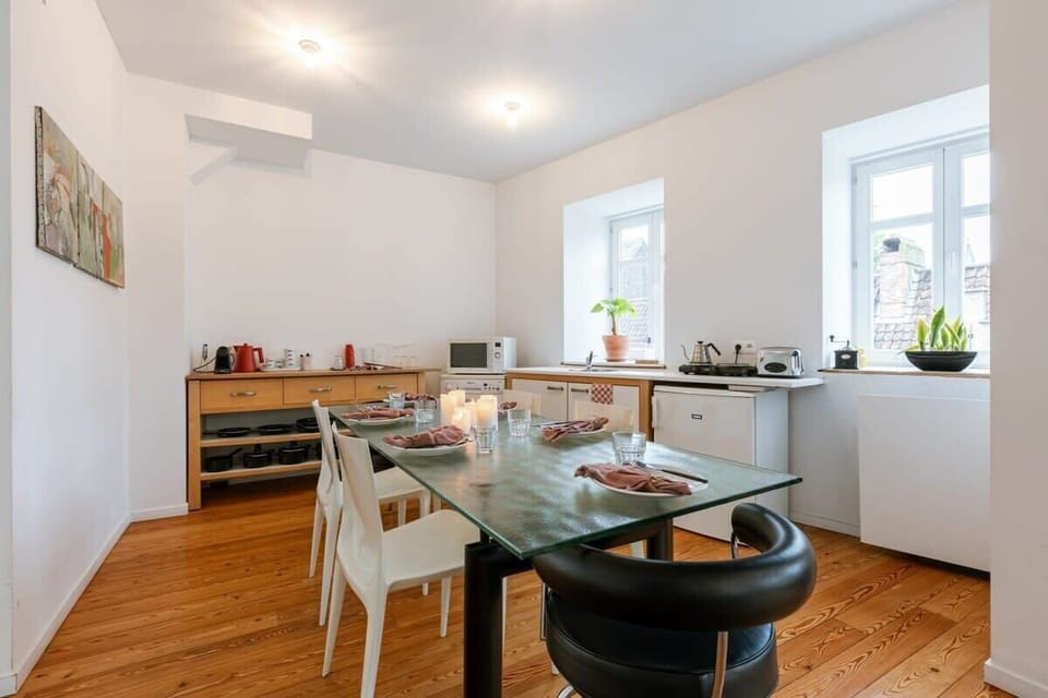 Kitchen with diningtable for up to 6 people