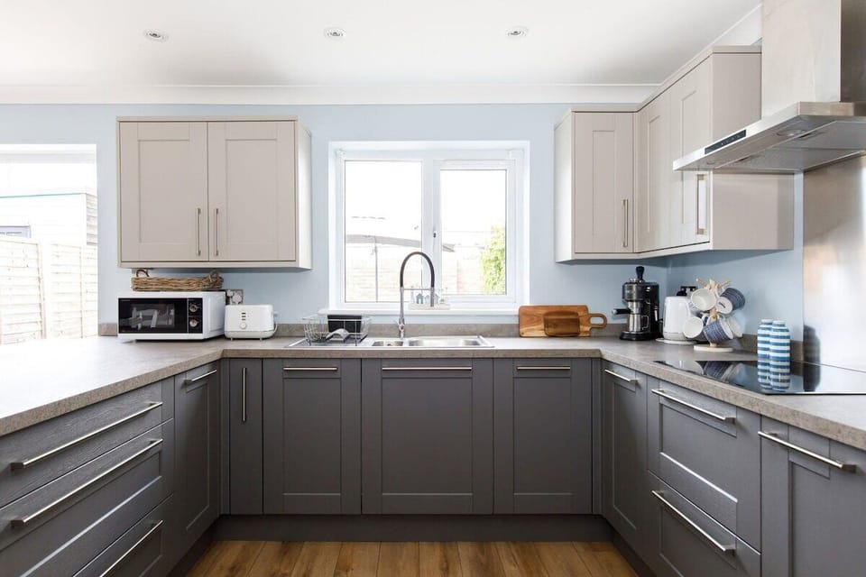 The fully-equipped kitchen has everything you need to prepare drinks, meals and picnics.