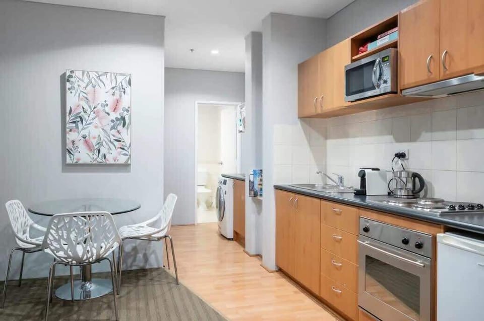 Kitchen - microwave, oven, stove, mini fridge, cutlery & crockery all provided. Coffee machine!!