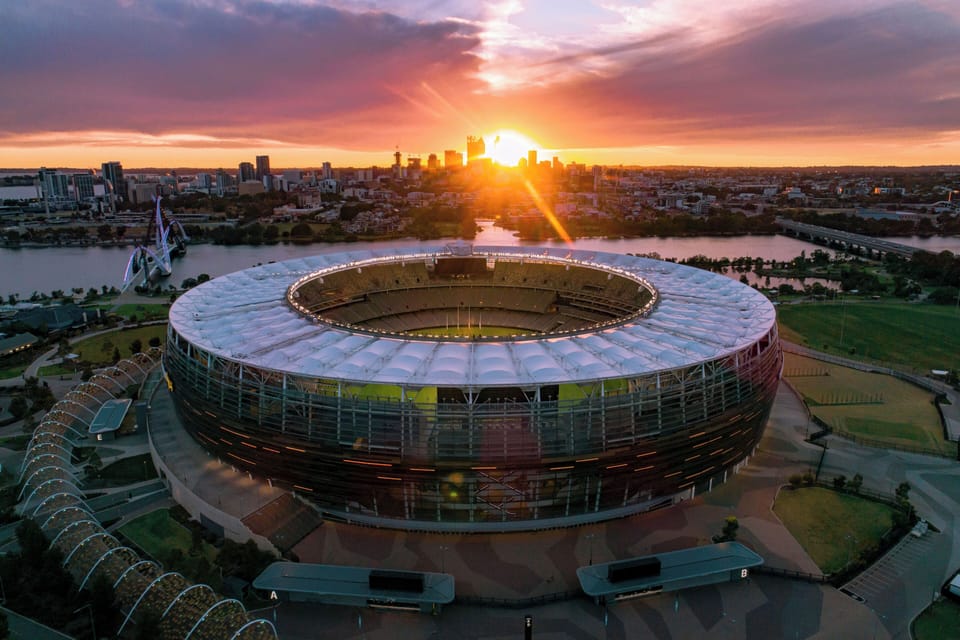 FREE hop on/off CAT bus takes you from the apartment right to Optus Stadium!
