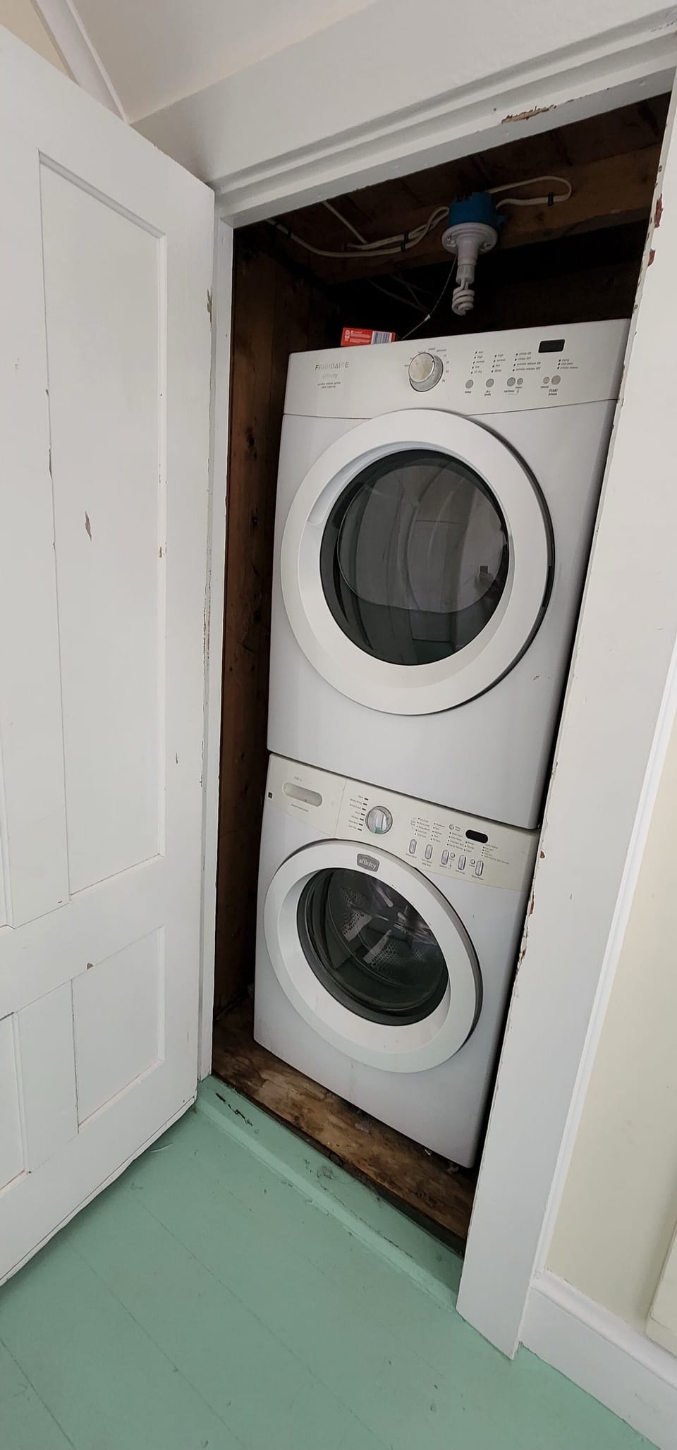Lazy Parrot washer dryer 