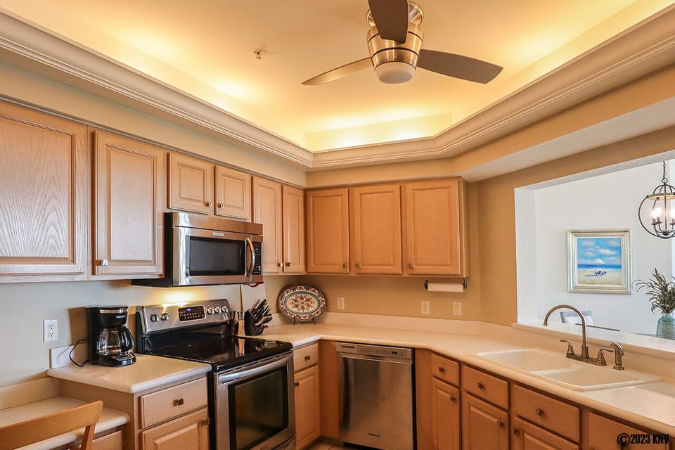 Large Kitchen with all appliances