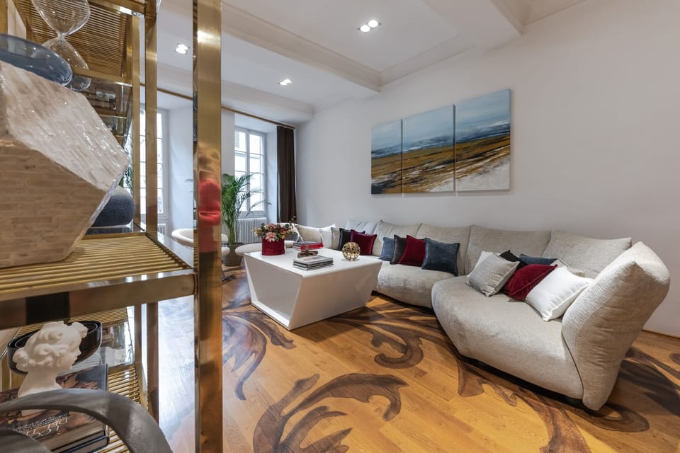 Dining & living room with windows that overlook Via Maggio and the Pitti Palace