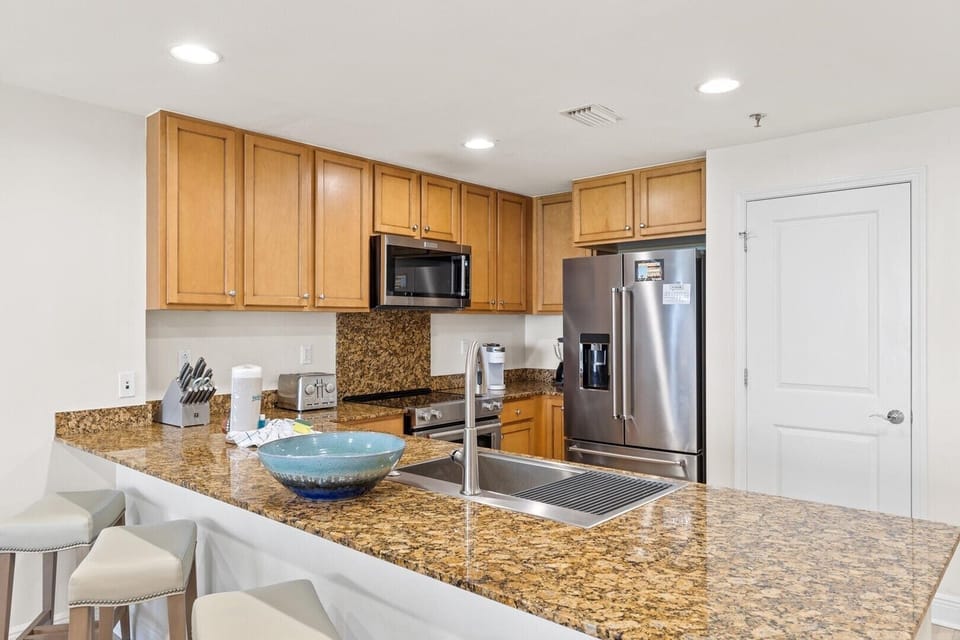 Kitchen with Breakfast Bar