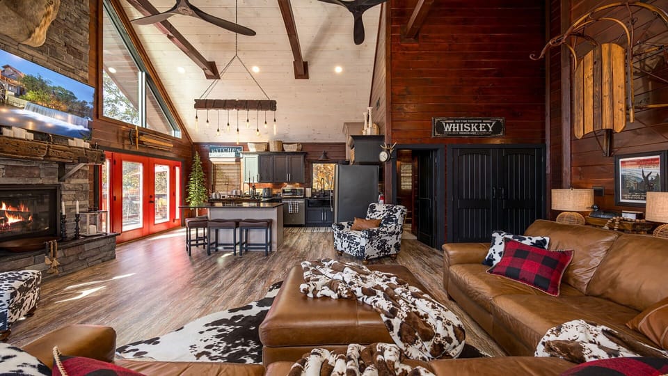 Spacious Rental Cabin Living Room